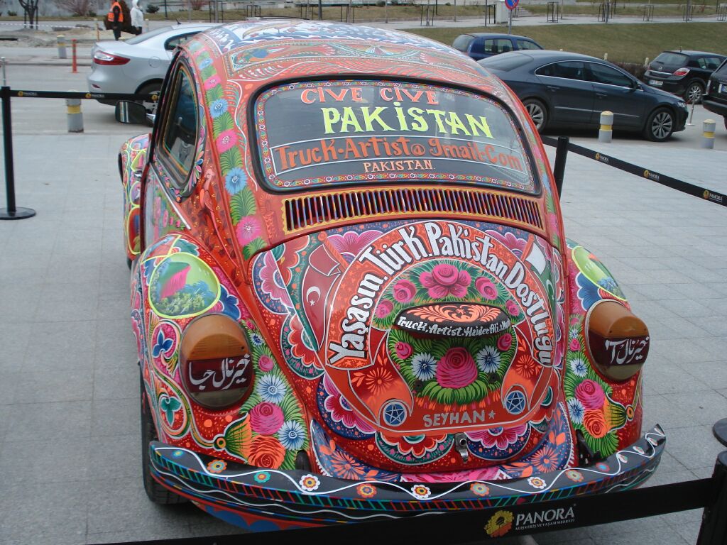 Pak 'truck artist' displays culture of pre-partition Punjab